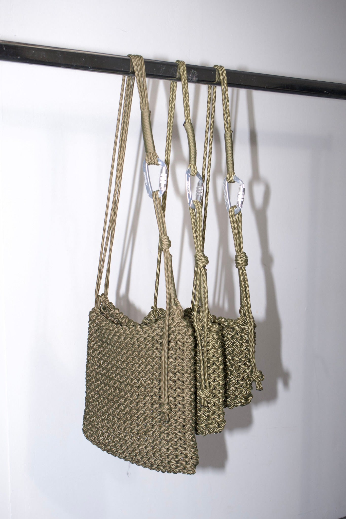SLING BAG L KHAKI
