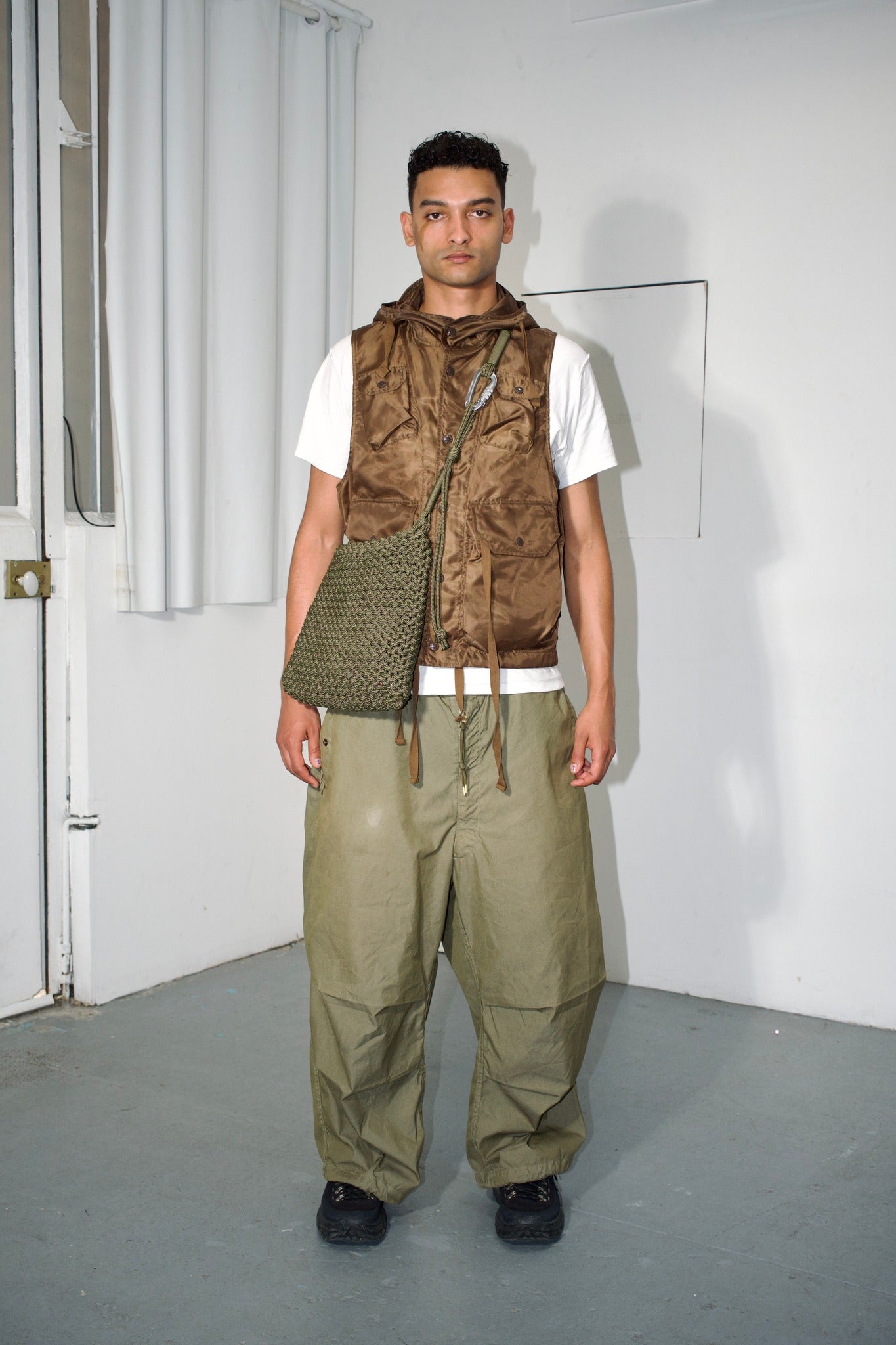 SLING BAG L KHAKI
